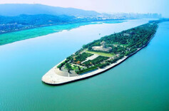 橘子洲：百年叩问今犹响