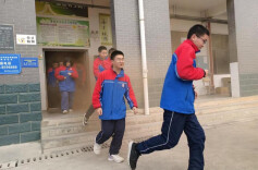 张家界澧兰中学举行消防安全应急疏散演练活动