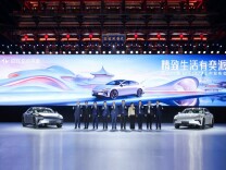 东风eπ007超值上市 纯电版限时优惠3万元