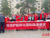 法治建设同心力 共筑优质营商环境  -辰溪县多部门联合开展3·15消费者权益日宣传活动