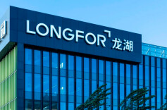 龙湖2023年股东应占核心净利113.5亿元，经营性业务收入增5.7%至248.8亿元