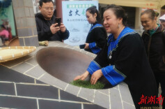 湘西州古丈县：茶香满城客来早 春茶飘香交易忙