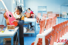 东安每年20多万把吉他漂洋过海