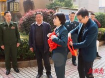 立功喜报送进家，家乡父老共荣光——芙蓉籍女文职李宇宁荣立二等功