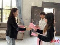 新田开展清明期间禁毒宣传进农村活动