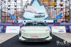 安心驾享·红旗EH7长沙上市  用户最高可享10万元权益