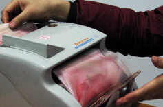 提前还贷冲击继续：去年13家大中型银行中9家房贷余额减少