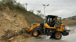 新田：紧急处置塌方险情 守护道路行车安全