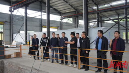 李天明：抓牢经济发展主线 守牢安全稳定底线