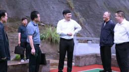 覃歇民到县老干部（老年）大学、关工委、老科协调研