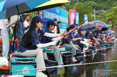 近百名女钓手挥杆竞技 最高奖金3万元 临湘举行全国女子垂钓运动公开挑战赛