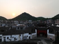 新田：齐心协力开展环境大整治 古村焕新颜为乡村振兴添彩