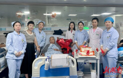 道县：九旬老人病房过生日 医患情深暖人心