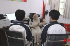 正青春 我担当| 青年教师潘念：点亮“指明灯” 当好“贴心人”