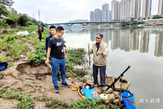 守护好一江碧水！湘乡多部门联合拆除违规钓鱼平台50余处