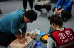 跟着视频学急救|关爱生命，救在身边！