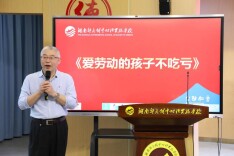 “五老”讲师进校园 宣讲爱劳动传家风