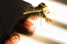 酒中酒霸逆势而上，光瓶酒赛道进入快速发展期