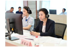 蒋春艳接听12345市民服务热线