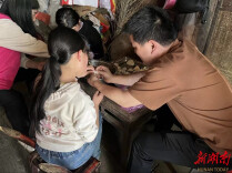 永顺县盐井乡：开展“党建聚合力·公益暖人心”慰问活动