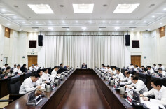 毛伟明主持省政府第36次常务会议：研究部署加快“两重”建设、大抓落实工作激励等