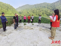 永顺县盐井乡：田间地头忙宣讲， “党音”传递入万家