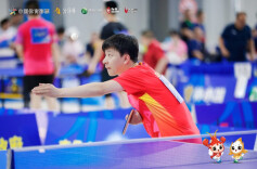 500余名国球爱好者“乒”出精彩 省第九届“公仆杯”乒乓球赛在益阳南县挥拍