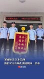 暴雨如注，江水没颈！他们义无反顾扎湍流拽回一条命
