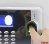 员工两年迟到48次被解雇起诉公司，法院：每月3次免罚≠许可