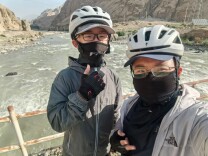 从新疆到西藏，长沙父子俩暑假挑战5千里骑行路