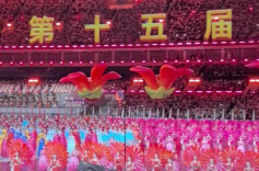 震撼！十五运会开幕式现场数万人合唱《歌唱祖国》