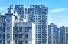 走路看手机跌入10米电梯井，法院：伤者、开发商、物业公司都要担责