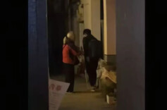 长沙视障老人求助遭误解引热议 律师：道歉不能完全免除法律责任