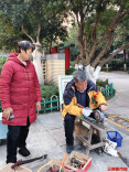 10年用坏20块磨刀石，长沙“磨刀爷爷”免费磨刀两万余把｜26℃