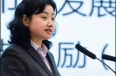 董事长赵小中到龄离任，长沙银行首位女行长接棒