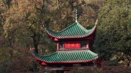 在岳麓山巅，读懂长沙的两种浪漫