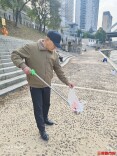 资江边10多年坚守：年近古稀老人晨泳“顺手”捡垃圾，带动家庭、泳友参与丨26℃