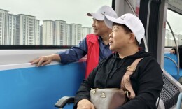 轮椅困住了她的脚步，困不住夫妻俩的“诗与远方”｜26℃