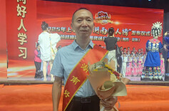 背着妻子走了25年，他还想为更多人“撑把伞”｜26℃