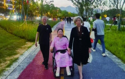 “轮椅天使”黄翀：融合银发经济和残友就业