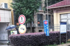 8岁娃小区里玩滑板车被撞，家长起诉物业被驳回｜小区大事
