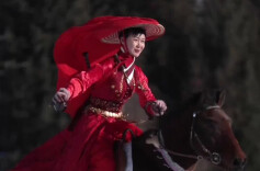 军哥说新闻丨一骑红尘贺娇龙，盼早日重返马鞍