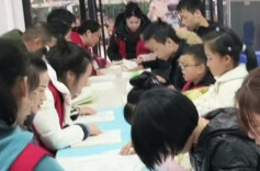 “与书同行，为爱发声”，大学生志愿者为脑瘫儿童伴读