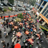 业委会联合物业举办年猪宴，18桌流水席吃熟邻里情丨小区大事