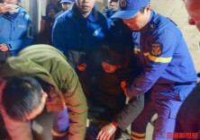 冰雪天82岁老人走失一夜，岳麓蓝天救援队紧急救援｜战寒潮