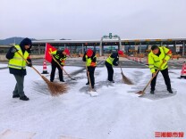 守护长沙出城路，收费站工作班连日奋战｜战寒潮