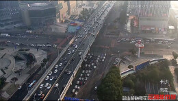 韶山路湘府路口即将禁止左转，请按照导向车道文明行车