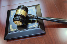 情侣借条约定“以身相许”抵欠款，法院：违背公序良俗，这钱得还