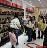 临近春节，长沙二奢店消费火爆