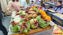 这个学校的期末奖励蛮有味，孩子们凭实力加餐